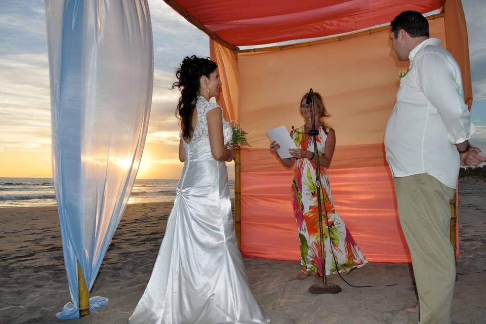 Julianne Chadwick Celebrant officiating a wedding on a Mexican beach
